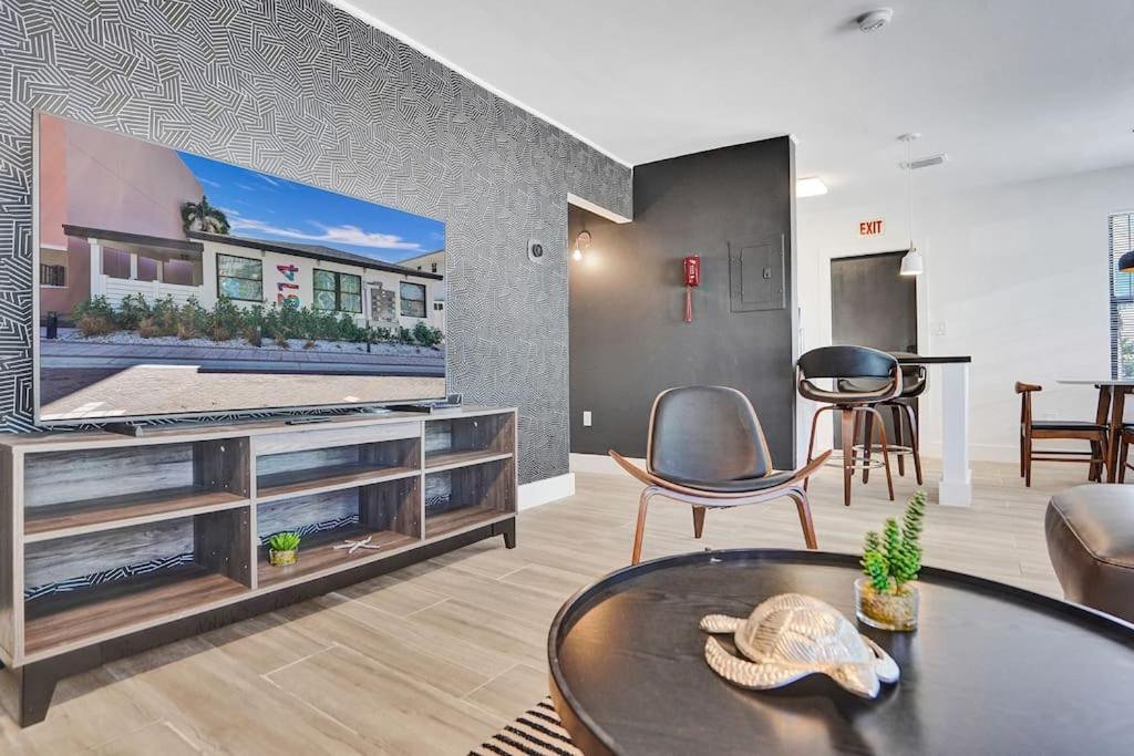 Hollywood Apartments Host By Beenomad Екстер'єр фото